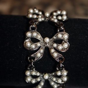 VINTAGE BUTTERFLY WITH FAUX PEARLS(8.5)